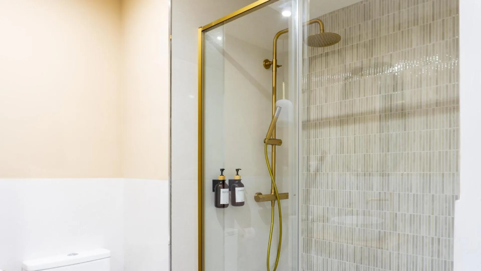 شقة Boutique Flat Sea Views بينالماذينا